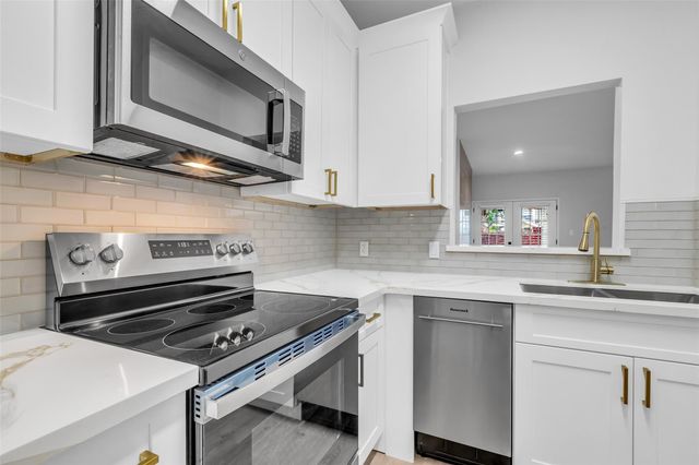 4900 Floyd Street 10, Houston, TX 77007