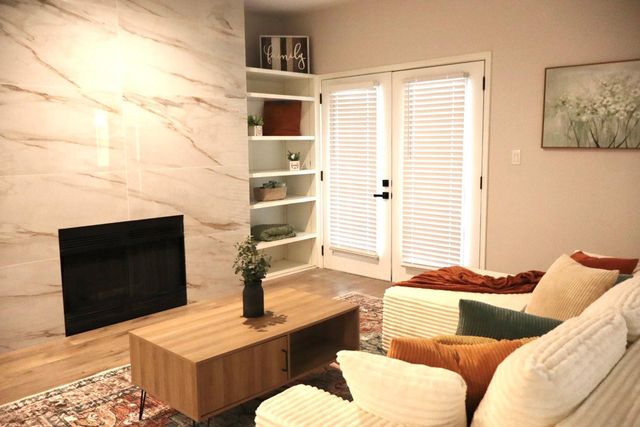 4900 Floyd Street 10, Houston, TX 77007