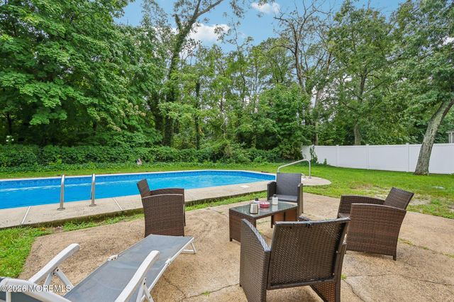 89 Bark Street, Toms River, NJ 08753
