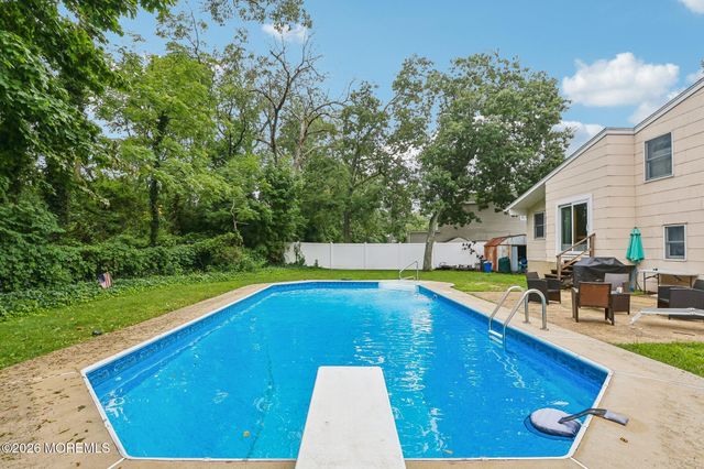 89 Bark Street, Toms River, NJ 08753