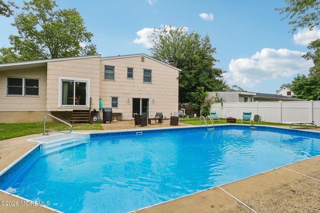 89 Bark Street, Toms River, NJ 08753