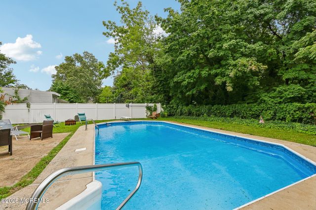 89 Bark Street, Toms River, NJ 08753
