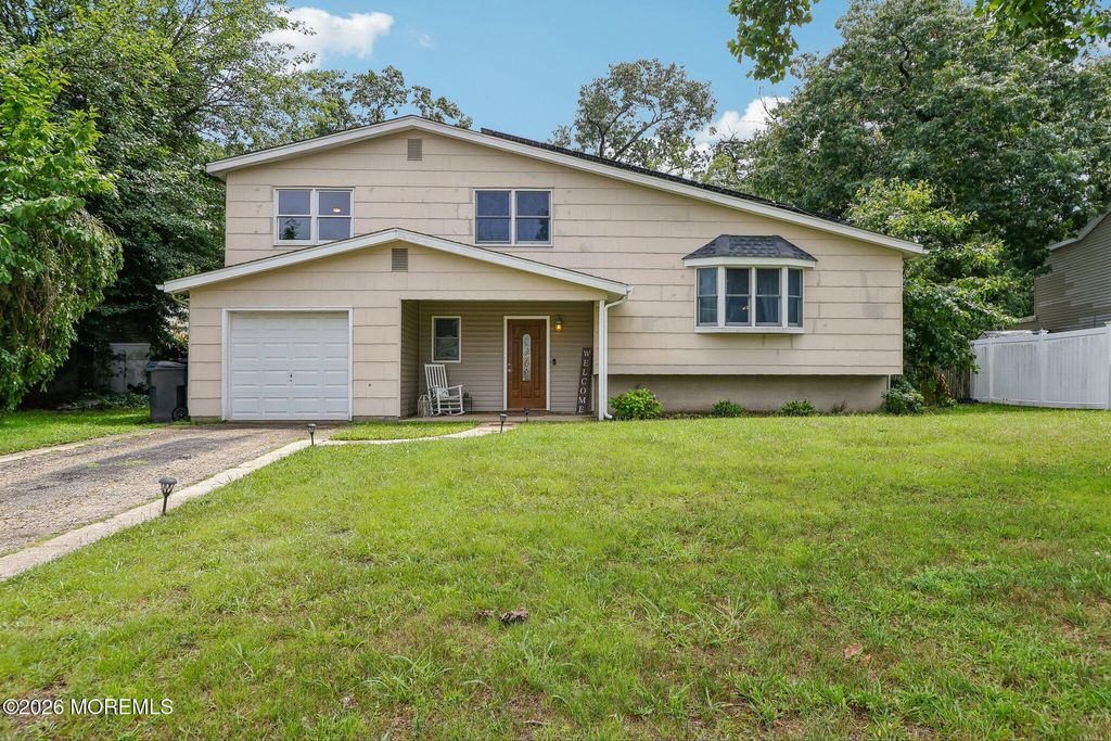 89 Bark Street, Toms River, NJ 08753