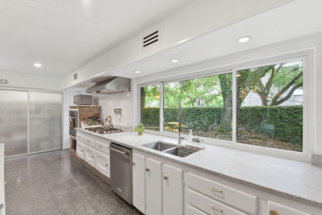 4603 Ivanhoe Street, Houston, TX 77027