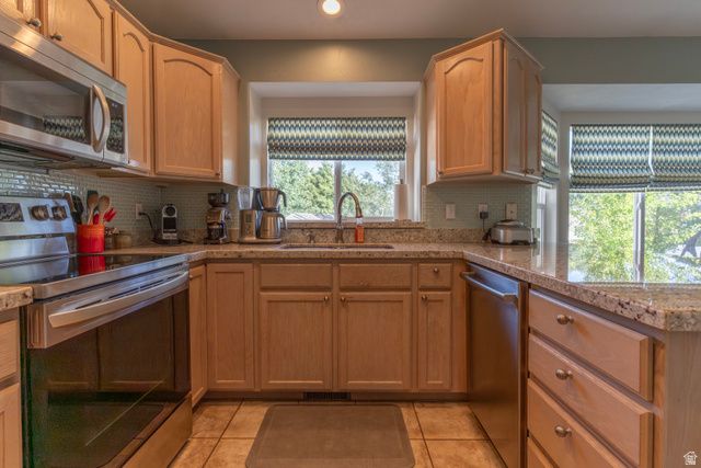 481 E WATERFORD WAY, Midvale, UT 84047
