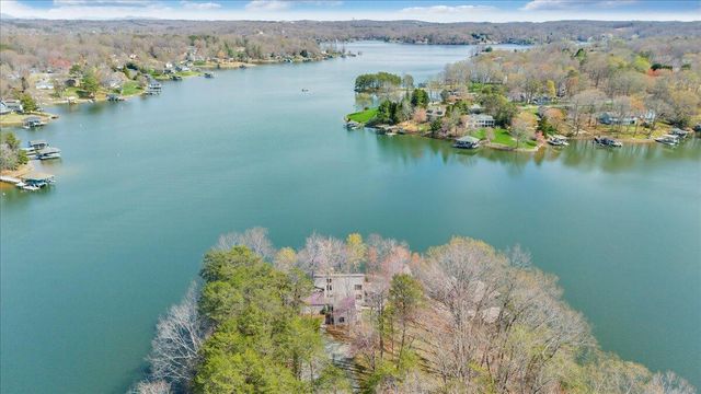 232 Peninsula DR, Moneta, VA 24121
