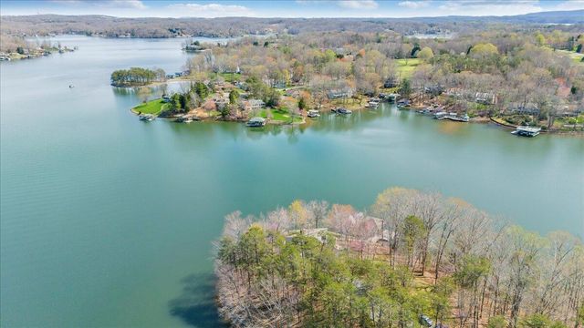 232 Peninsula DR, Moneta, VA 24121
