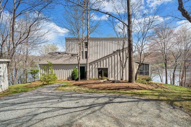 232 Peninsula DR, Moneta, VA 24121