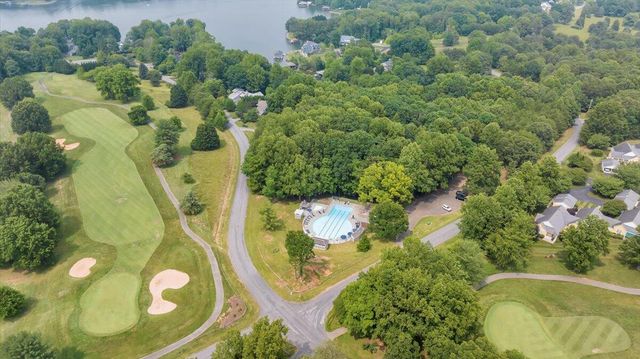 232 Peninsula DR, Moneta, VA 24121