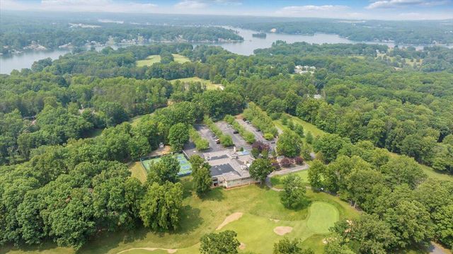 232 Peninsula DR, Moneta, VA 24121