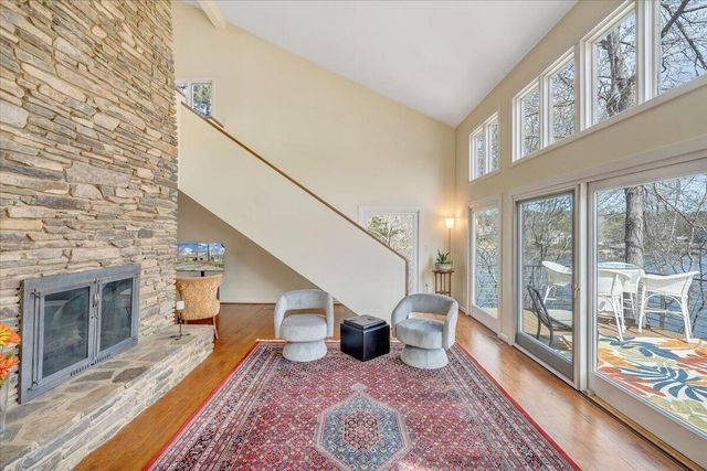 232 Peninsula DR, Moneta, VA 24121