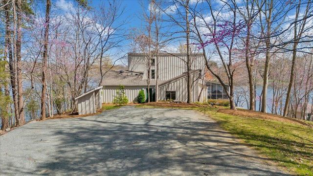 232 Peninsula DR, Moneta, VA 24121