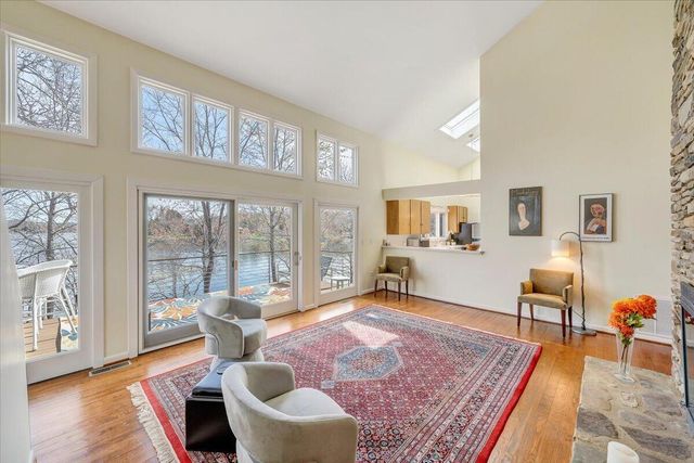 232 Peninsula DR, Moneta, VA 24121