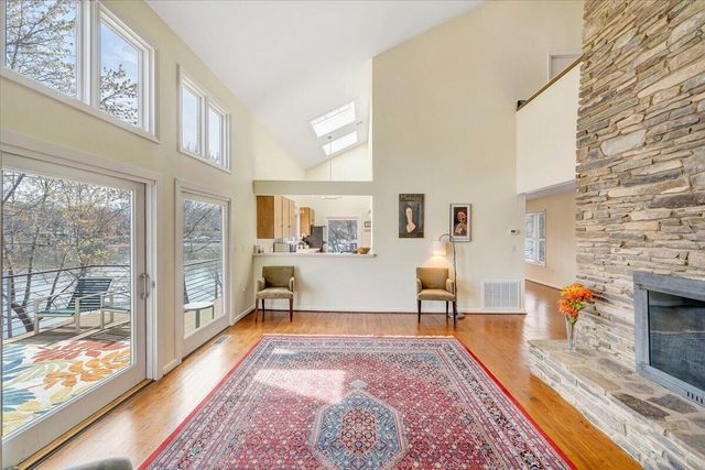 232 Peninsula DR, Moneta, VA 24121