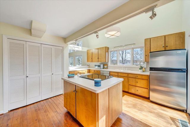 232 Peninsula DR, Moneta, VA 24121