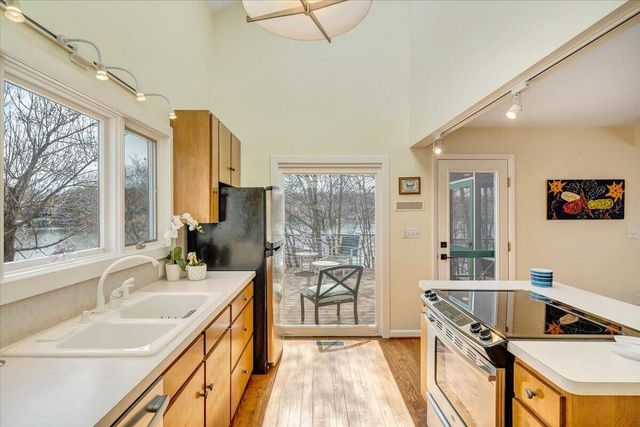 232 Peninsula DR, Moneta, VA 24121