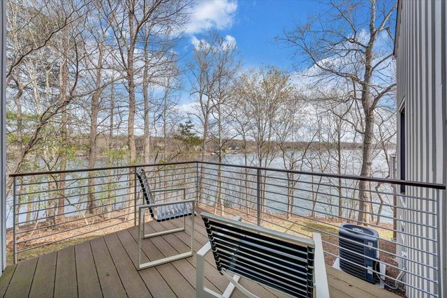 232 Peninsula DR, Moneta, VA 24121