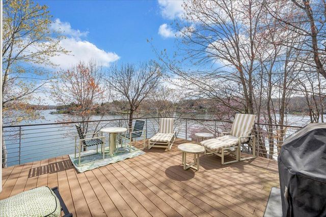 232 Peninsula DR, Moneta, VA 24121