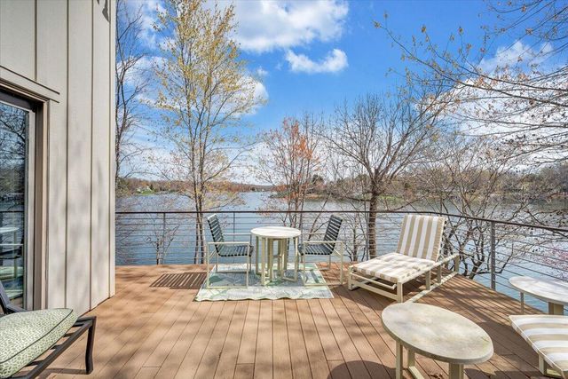 232 Peninsula DR, Moneta, VA 24121