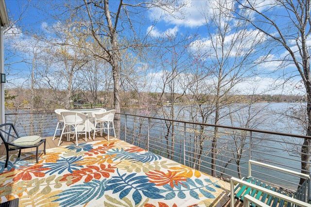 232 Peninsula DR, Moneta, VA 24121