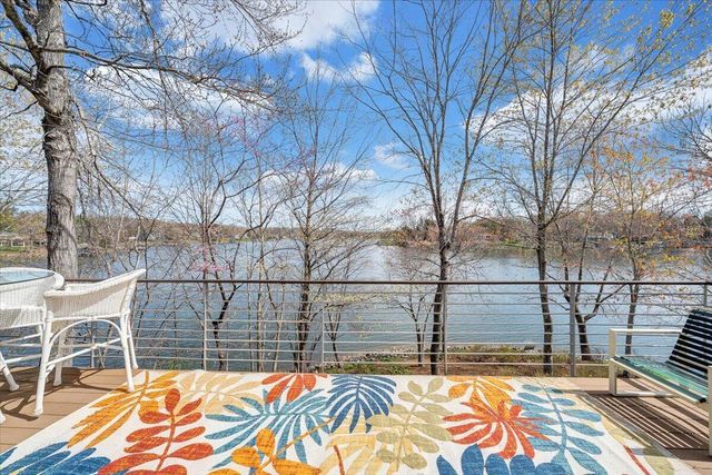 232 Peninsula DR, Moneta, VA 24121