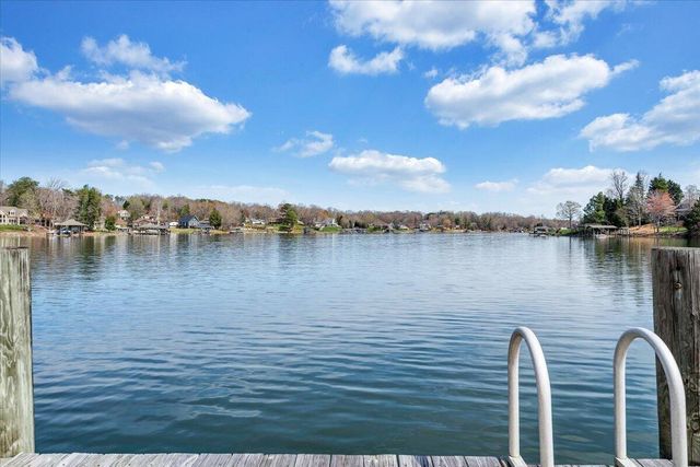 232 Peninsula DR, Moneta, VA 24121