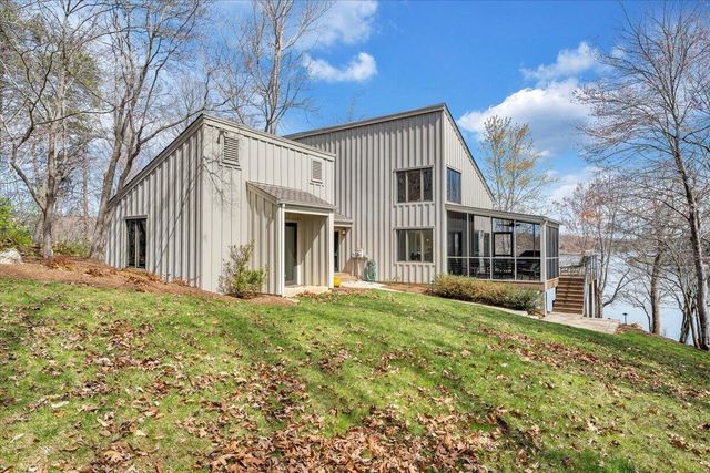 232 Peninsula DR, Moneta, VA 24121