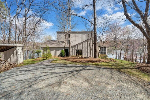 232 Peninsula DR, Moneta, VA 24121