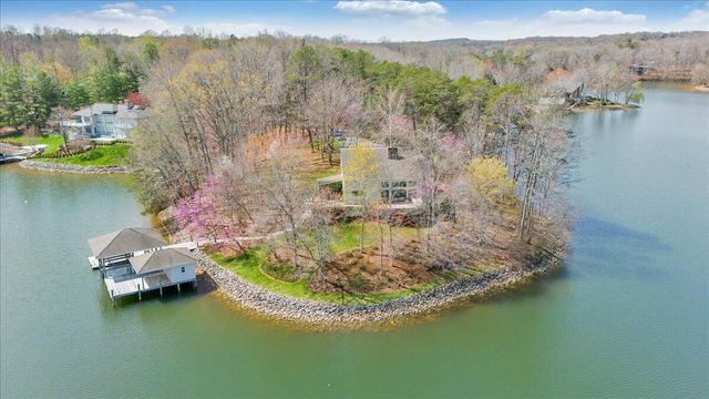 232 Peninsula DR, Moneta, VA 24121