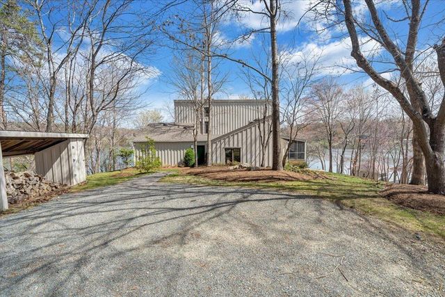 232 Peninsula DR, Moneta, VA 24121