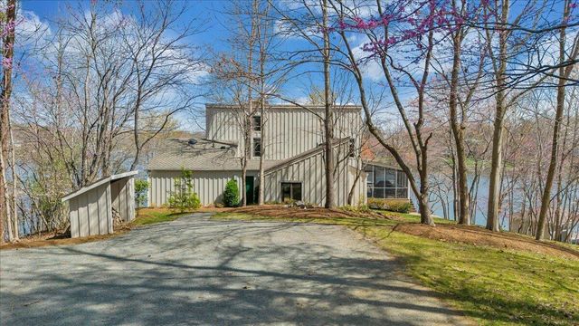 232 Peninsula DR, Moneta, VA 24121