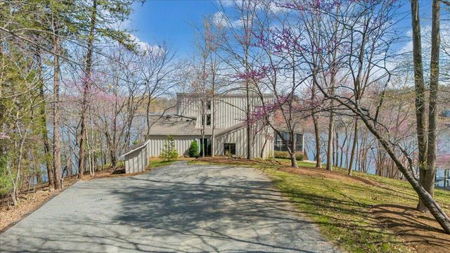 232 Peninsula DR, Moneta, VA 24121