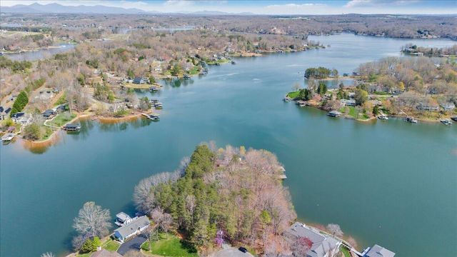 232 Peninsula DR, Moneta, VA 24121
