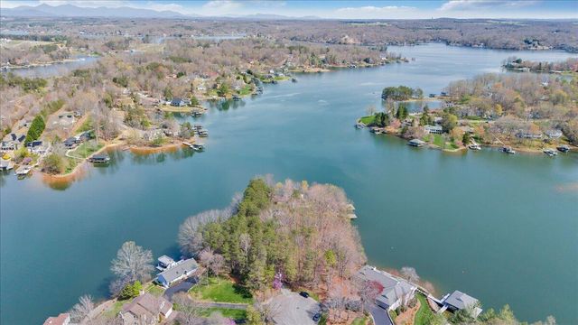 232 Peninsula DR, Moneta, VA 24121