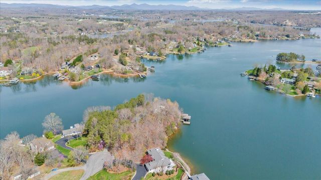232 Peninsula DR, Moneta, VA 24121