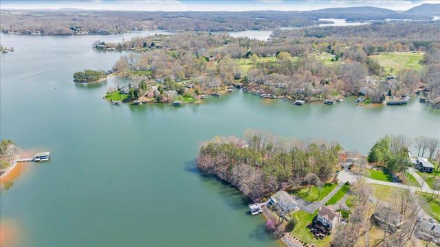 232 Peninsula DR, Moneta, VA 24121