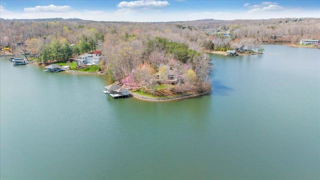 232 Peninsula DR, Moneta, VA 24121