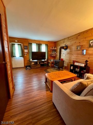 18 Prince St, Hamburg Boro, NJ 07419