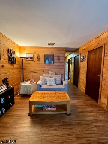 18 Prince St, Hamburg Boro, NJ 07419