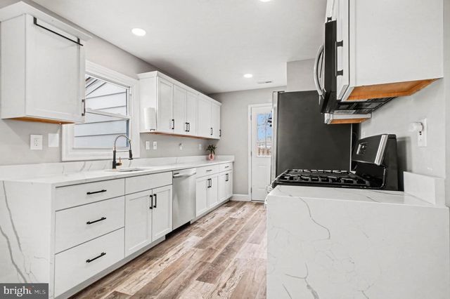 1229 E LONGVIEW DR, Woodbridge, VA 22191