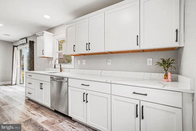 1229 E LONGVIEW DR, Woodbridge, VA 22191