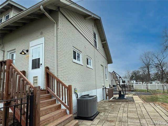 729 Luckystone Avenue, St Louis, MO 63122