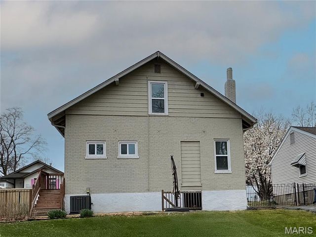 729 Luckystone Avenue, St Louis, MO 63122