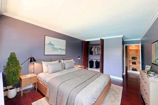 1555 N Sandburg Terrace 305K, Chicago, IL 60610