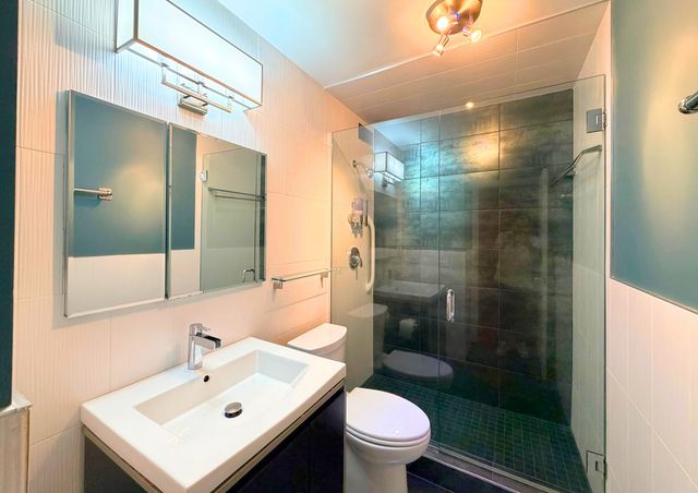 1555 N Sandburg Terrace 305K, Chicago, IL 60610