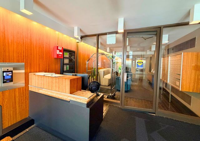 1555 N Sandburg Terrace 305K, Chicago, IL 60610