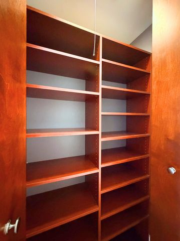 1555 N Sandburg Terrace 305K, Chicago, IL 60610