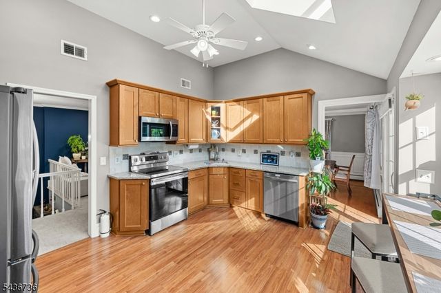 97 Beacon Hill Rd, Washington Twp., NJ 07830
