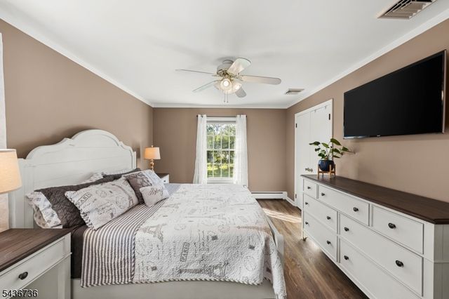 97 Beacon Hill Rd, Washington Twp., NJ 07830