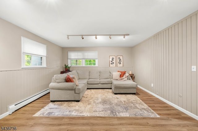 97 Beacon Hill Rd, Washington Twp., NJ 07830